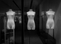 Nothing to wear, London © 2022 Keith Trumbo