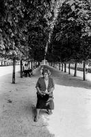 If looks could kill, Jardin du Palais Royal, Paris © 2019 Keith Trumbo