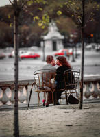A tentative kiss, Paris  © 2017 Keith Trumbo