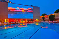 Beverly Hilton pool, Los Angeles © 2023 Keith Trumbo