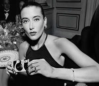 Woman with camera, NYC © 2021 Keith Trumbo
