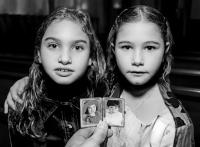 Best friends with their portraits, NYC  © 2017 Keith 